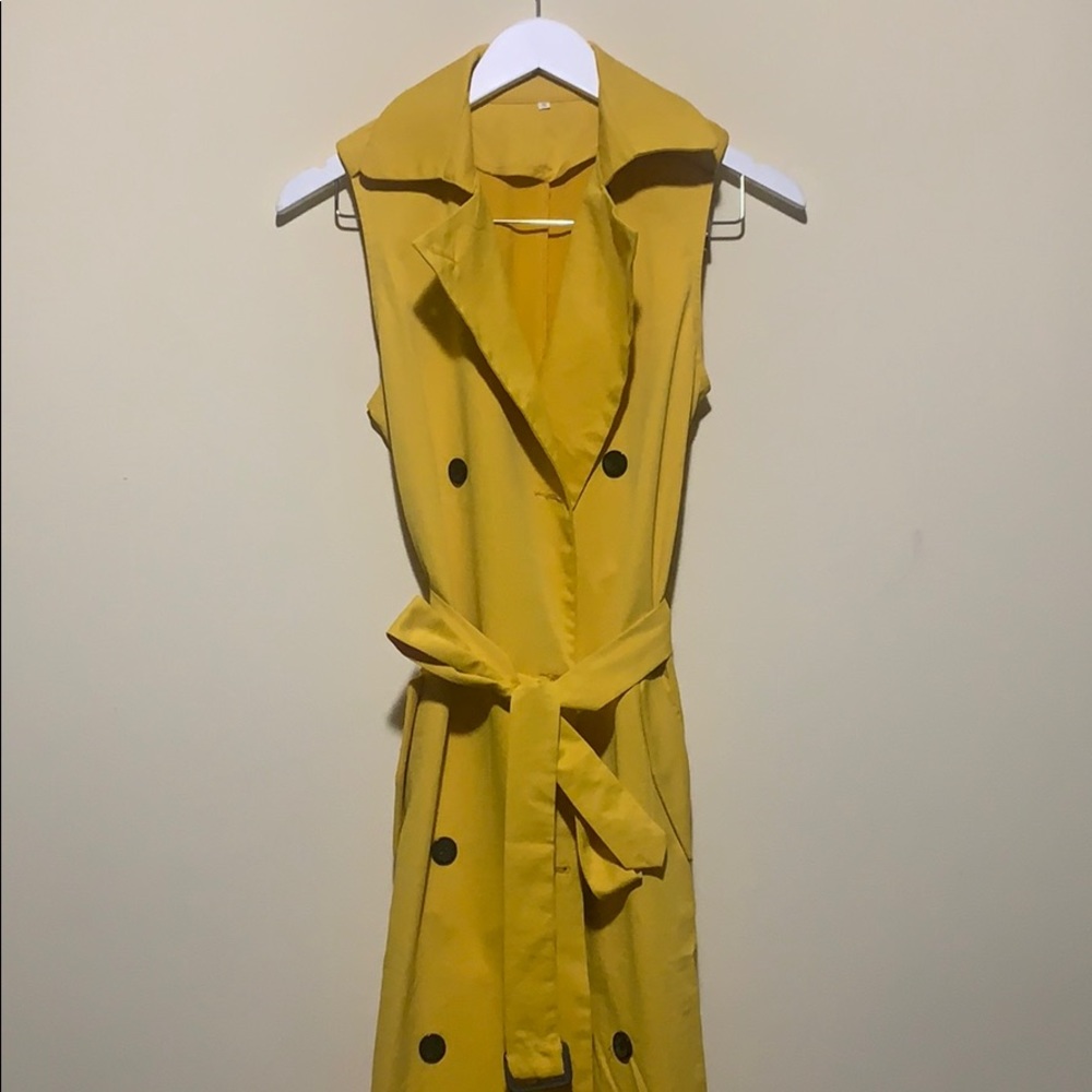 NWOT Gorgeous Long Trench Coat Yellow Vest💛💛💛